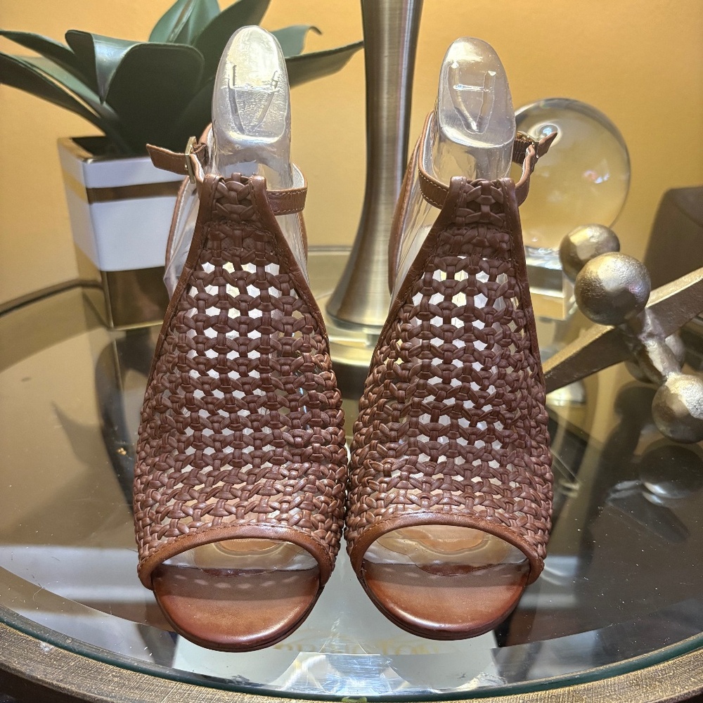 NEW!! Louise et Cie Woven Leather Peep Toe Heels - 7.5M